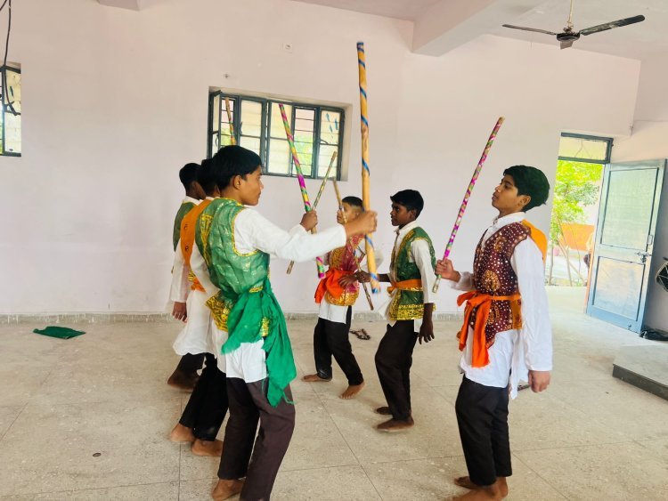 जनजातीय गौरव वर्ष 2025: एकलव्य विद्यालयों में झलकी जनजातीय संस्कृति की रंगीन छटा