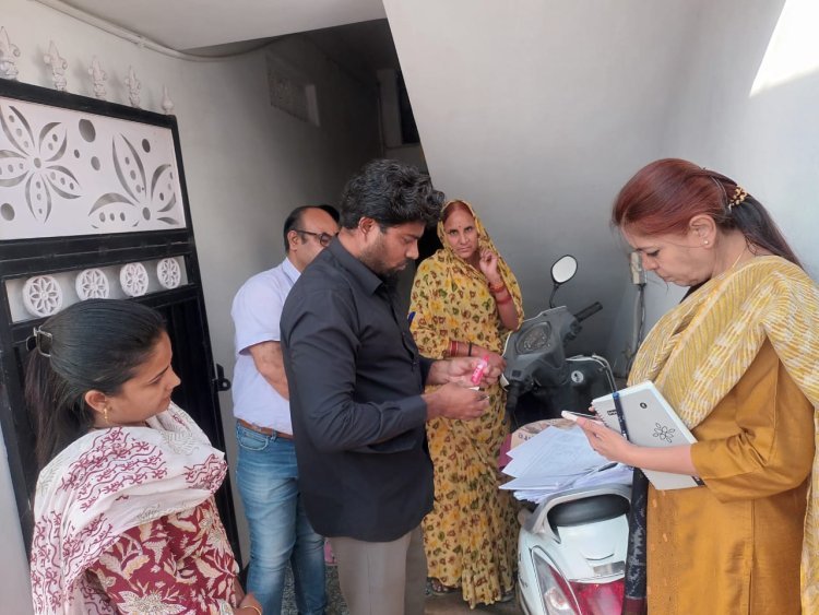 उदयपुर: संभागीय आयुक्त ने मतदाताओं के बीच जाकर देखी एसआईआर प्रक्रिया | मतदाता सूची पुनरीक्षण अभियान