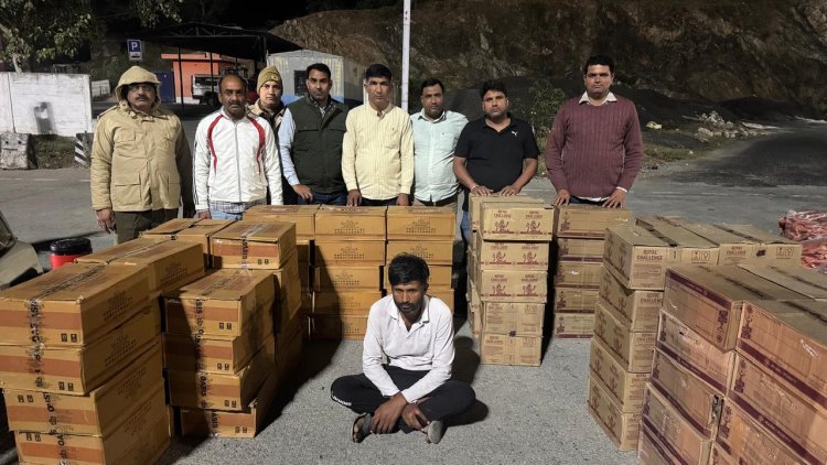 उदयपुर में अवैध शराब तस्करी का भंडाफोड़: दो पिकअप जब्त, एक गिरफ्तार