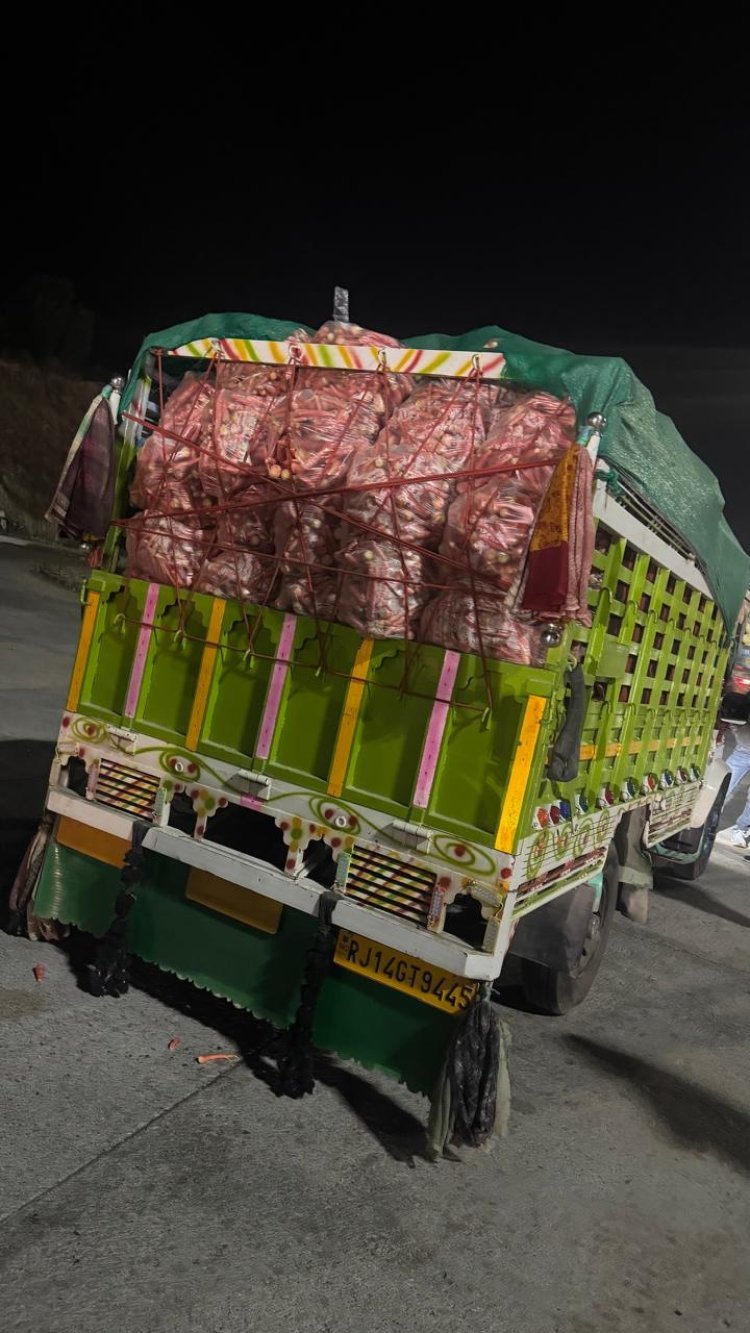 उदयपुर में अवैध शराब तस्करी का भंडाफोड़: दो पिकअप जब्त, एक गिरफ्तार