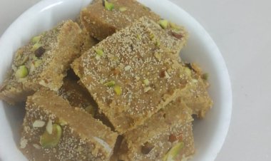 मूंग दाल की बर्फी रेसिपी | गुड़ और ड्राई फ्रूट वाली हेल्दी सर्दियों की मिठाई | Moong Dal Barfi Recipe