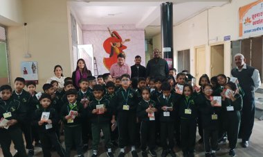 सूचना केंद्र भ्रमण में रोमांचित हुए द जूनियर स्टडी के नौनिहाल