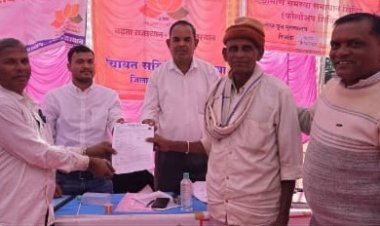 ग्रामीण समस्या समाधान शिविर 2025: बुजुर्ग को मिली वृद्धावस्था पेंशन, सरकारी योजनाओं से बदली ज़िंदगी