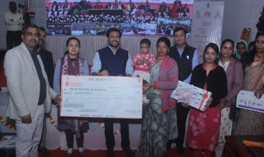 राज्य सरकार की दूसरी वर्षगांठ पर उदयपुर में जिला स्तरीय महिला सम्मेलन, महिलाओं को मिली योजनाओं की सौगात