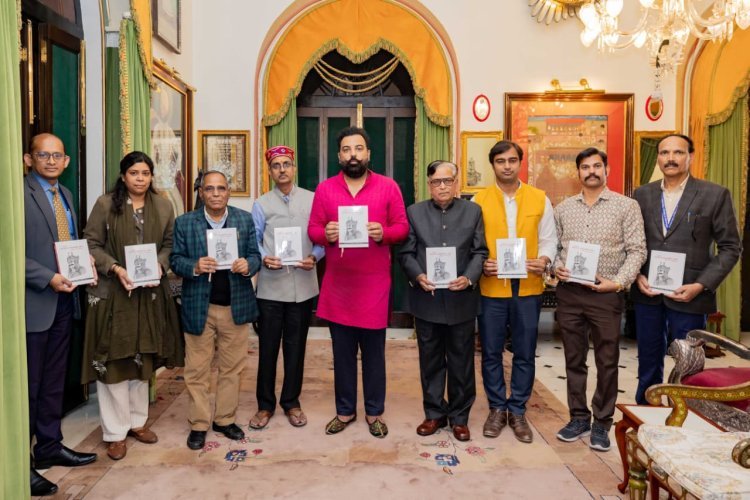 डॉ. लक्ष्यराज सिंह मेवाड़ से मिला इतिहासकारों का दल जब तक प्रेरक इतिहास लेखन में आपकी कलम चलेगी उसमें स्याही भरने की जिम्मेदारी मेरी - डॉ. लक्ष्यराज सिंह मेवाड़