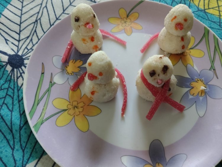 10 मिनट में बनाएं क्रिसमस स्पेशल स्नोमैन स्वीट रेसिपी | आसान नो-कुक डेजर्ट | Snowman Recipe