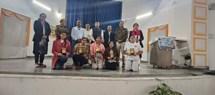 सड़क सुरक्षा पखवाड़ा: मीरा गर्ल्स कॉलेज उदयपुर में जागरूकता व सीपीआर लाइव डेमो कार्यक्रम