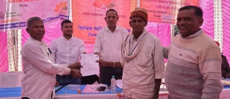 ग्रामीण समस्या समाधान शिविर 2025: बुजुर्ग को मिली वृद्धावस्था पेंशन, सरकारी योजनाओं से बदली ज़िंदगी