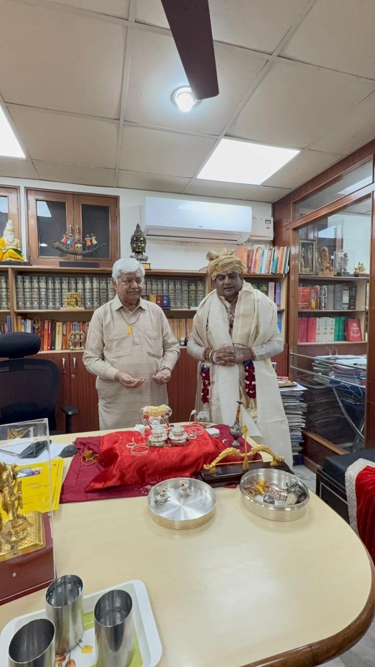 विश्व हिंदू परिषद के अंतर्राष्ट्रीय अध्यक्ष आलोक कुमार ने किए समयांतक मणि शिवलिंग के दर्शन शिवलिंग की पूजा—अर्चना कर की विश्व कल्याण की कामना