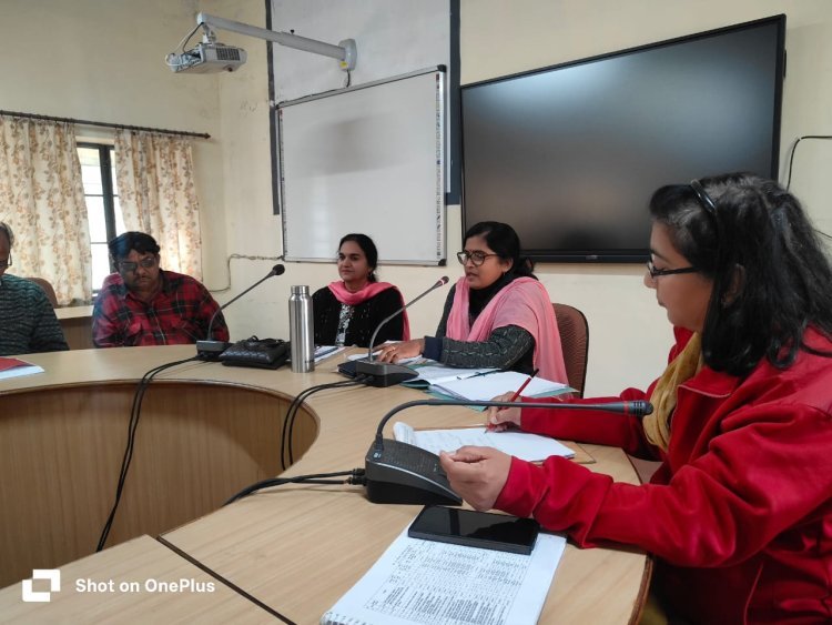 डाइट पंचांग की मासिक बैठक में कार्यक्रम गतिविधियों की समीक्षा, लंबित कार्य शीघ्र पूर्ण करने के निर्देश