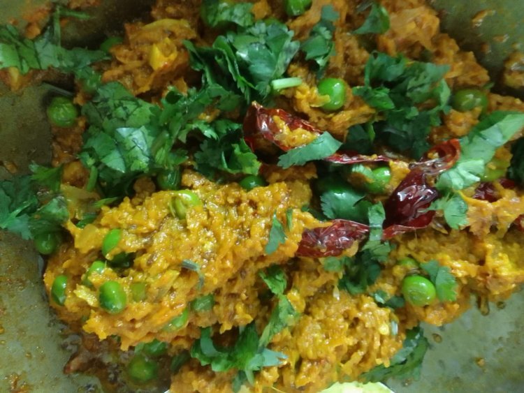 हल्दी मटर की सब्ज़ी रेसिपी | स्वाद और सेहत से भरपूर देसी व्यंजन