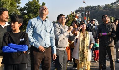 उदयपुर में मकर संक्रांति पर पतंग उत्सव, झीलों के बीच गूंजा ‘काई पो छे’