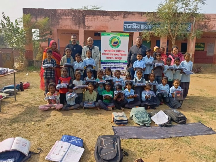 विद्यालयों में स्वेटर वितरण के साथ पर्यावरण संरक्षण का संदेश | उदयपुर समाचार