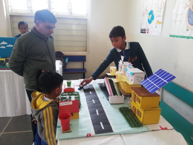 द वीट स्कूल रामपुरा में विज्ञान प्रदर्शनी, 100+ मॉडल के साथ बाल वैज्ञानिकों ने दिखाई प्रतिभा