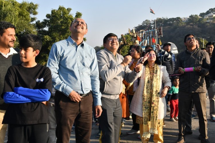 उदयपुर में मकर संक्रांति पर पतंग उत्सव, झीलों के बीच गूंजा ‘काई पो छे’