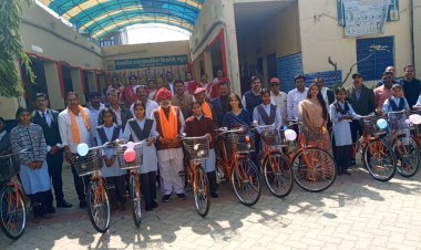 राउमावि मटून में साइकिल वितरण, कक्षा 9 की छात्राओं को मिली निःशुल्क साइकिलें