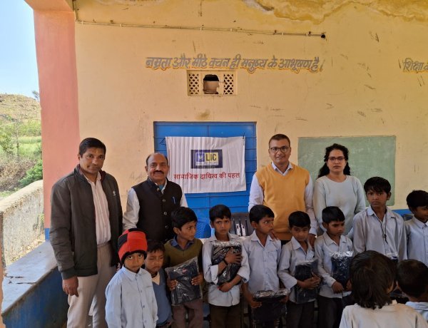 LIC Agents Distribute Sweaters to School Students in Udaipur | Social Responsibility Initiative
