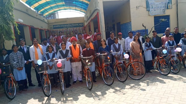 राउमावि मटून में साइकिल वितरण, कक्षा 9 की छात्राओं को मिली निःशुल्क साइकिलें