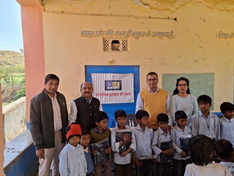 LIC Agents Distribute Sweaters to School Students in Udaipur | Social Responsibility Initiative