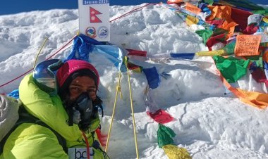 उदयपुर की पर्वतारोही बेटी मनस्वी अग्रवाल ने रचा इतिहास, माउंट एवरेस्ट पर फहराया तिरंगा सर्वोच्च चोटियों पर भारतीय ध्वज फहराने वाली राजस्थान की सामान्य नागरिक श्रेणी की प्रथम महिला बनी