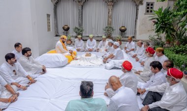 डॉ. लक्ष्यराज सिंह मेवाड़ ने कविराव परिवार की हवेली पर मोखाण पधार प्राचीन परम्परा को जीवंत रखा