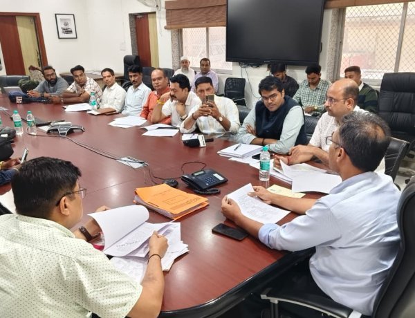 नगर निकाय चुनाव से पहले प्रशासन सख्त, हथियार जमा कराने के आदेश